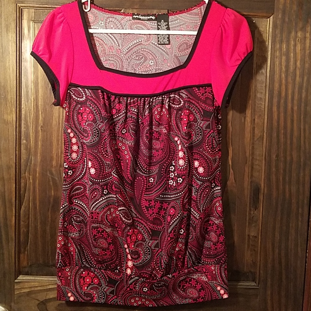 Gorgeous red black and white top
